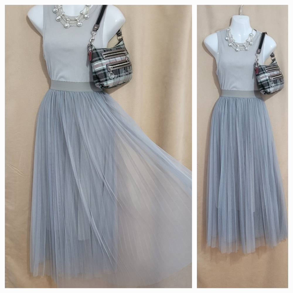 Gray Tulle Skirt ( M )